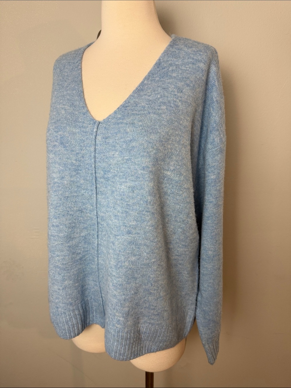 VINCE CAMUTO Light Blue V-Neck Women’s Sweater ~ Small